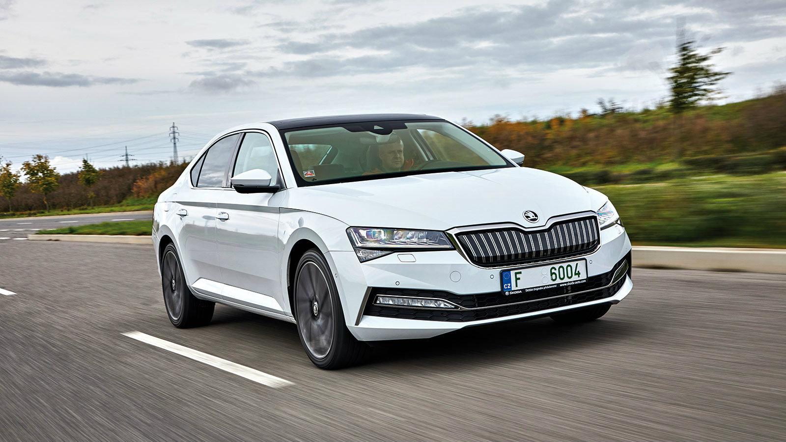 Οδηγούμε τη νέα Skoda Superb iV