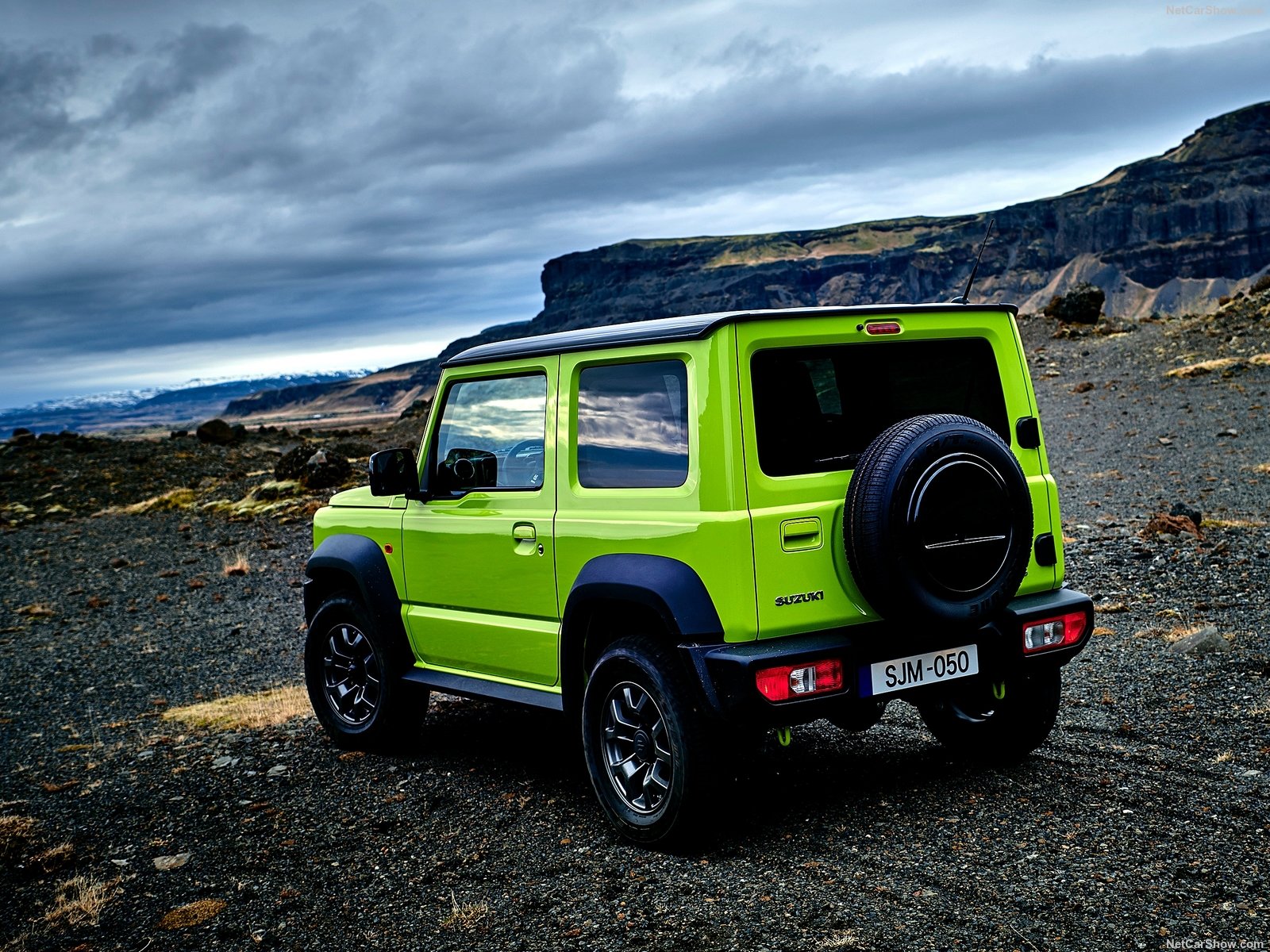 Το Suzuki Jimny επιστρέφει υβριδικό το 2024