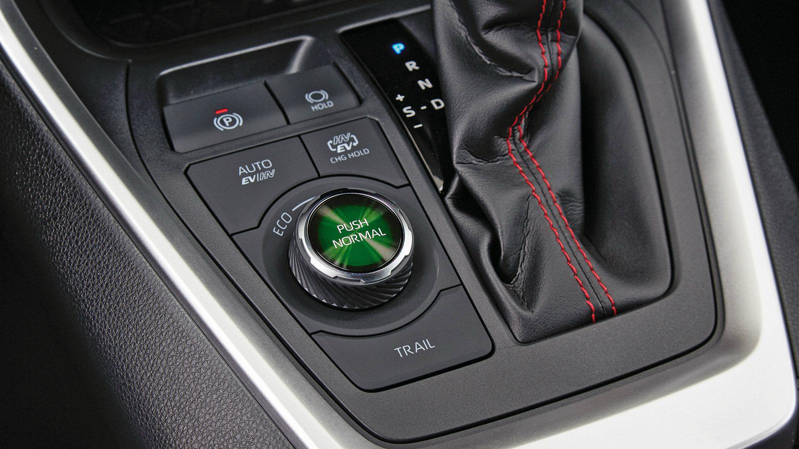 Οδηγούμε το νέο Toyota RAV4 plug-in hybrid με 306 ίππους 