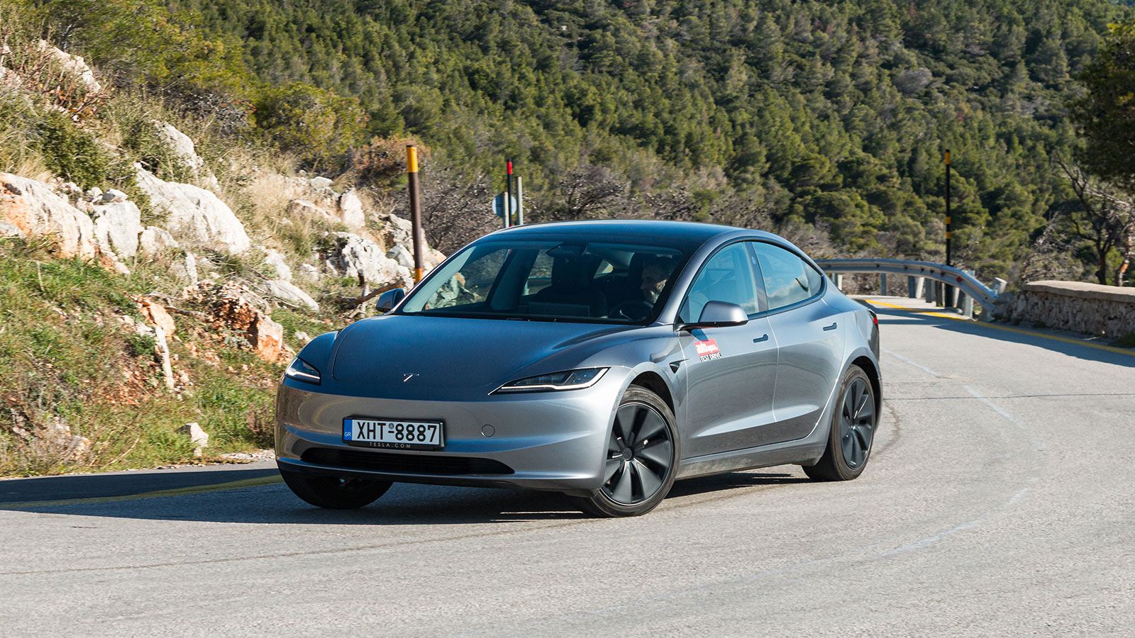 Δοκιμάζουμε και βαθμολογούμε το Tesla Model 3 Highland LR RWD 320 PS.