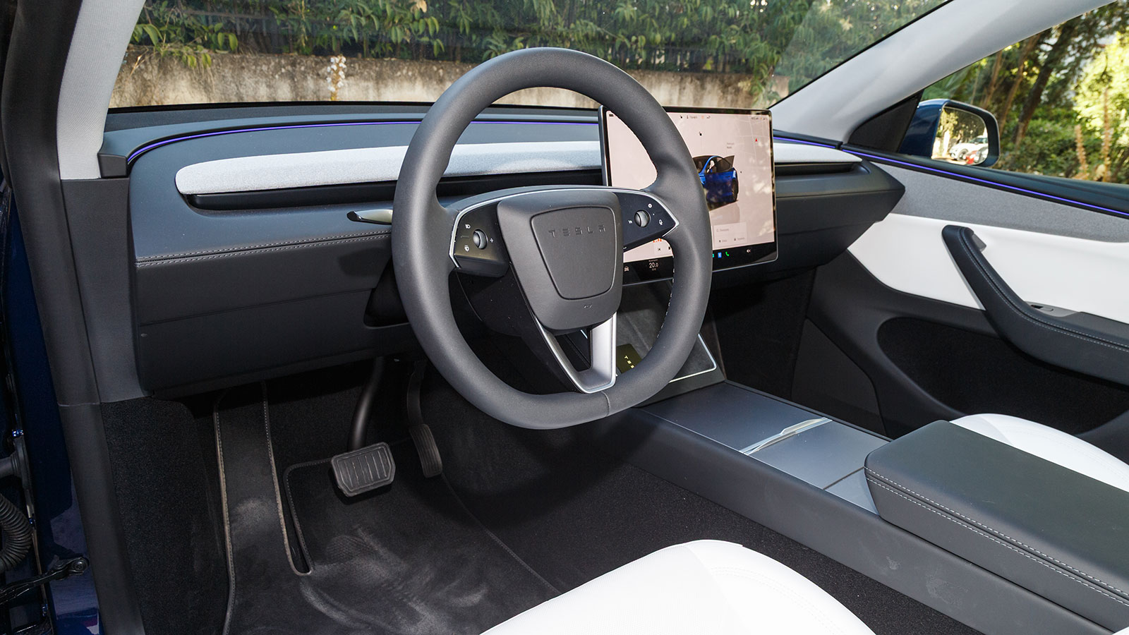 Tesla Model Y. Πόσο καλό είναι σε εξοπλισμό άνεσης και ασφάλειας.