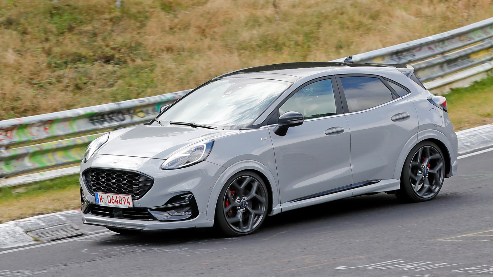 Το υβριδικό Ford Puma ST τα «δίνει» όλα στην πίστα του Nurburgring