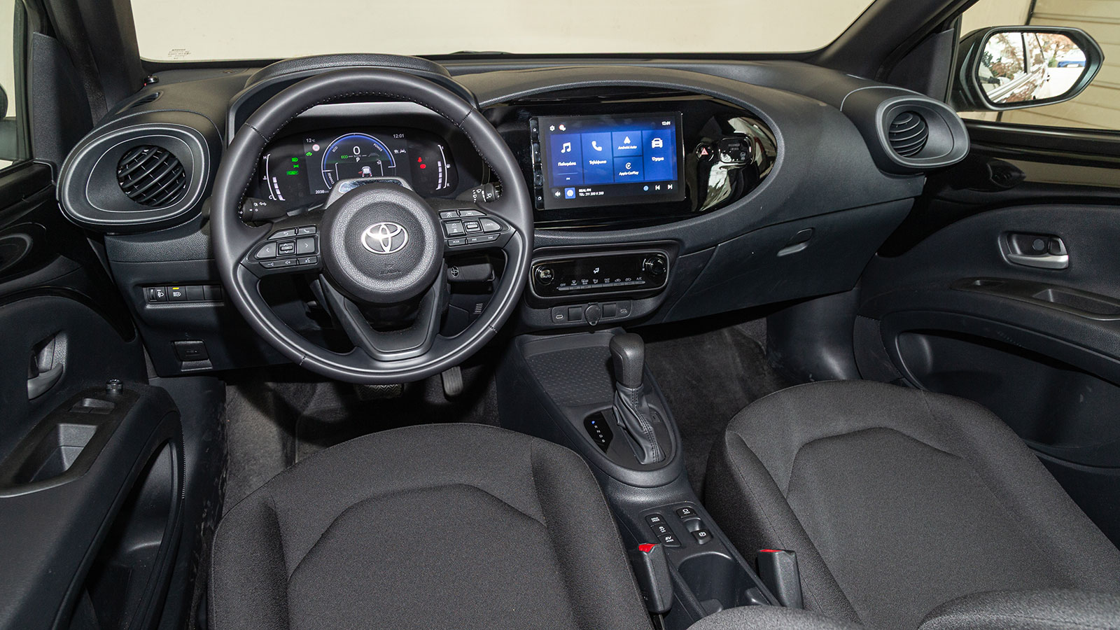 Toyota Aygo X. Πόσο καλό είναι σε εξοπλισμό άνεσης και ασφάλειας.