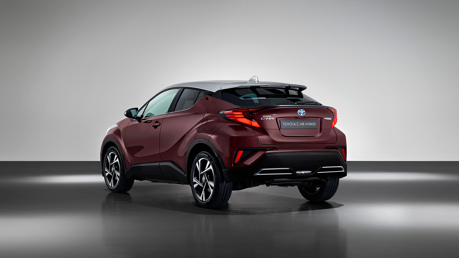 Toyota C-HR: Φρεσκαρισμένο συνεχίζει τις κορυφαίες πωλήσεις