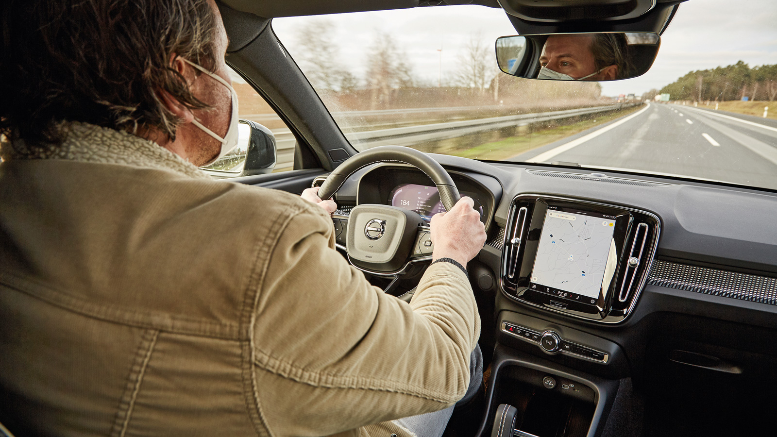 Οδηγούμε νέο Volvo XC40 Recharge P8