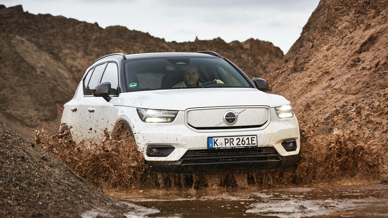 Οδηγούμε νέο Volvo XC40 Recharge P8