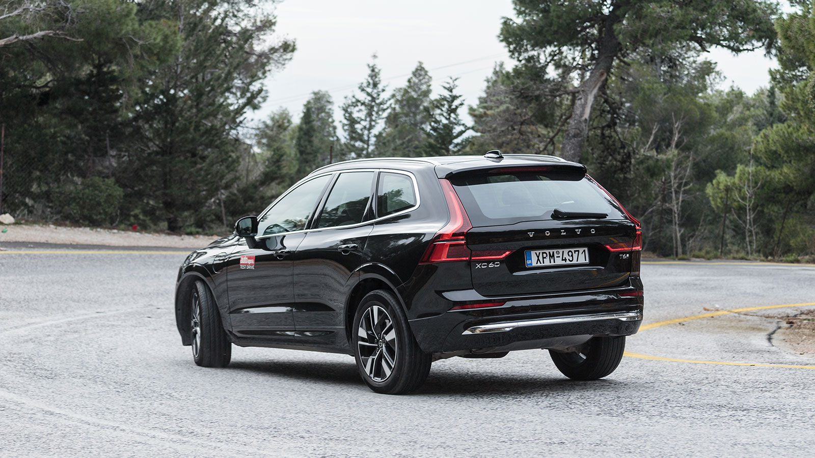 Μετά από πλήρη φόρτιση, βγάζει 70 χλμ. αμιγώς ηλεκτρικά.