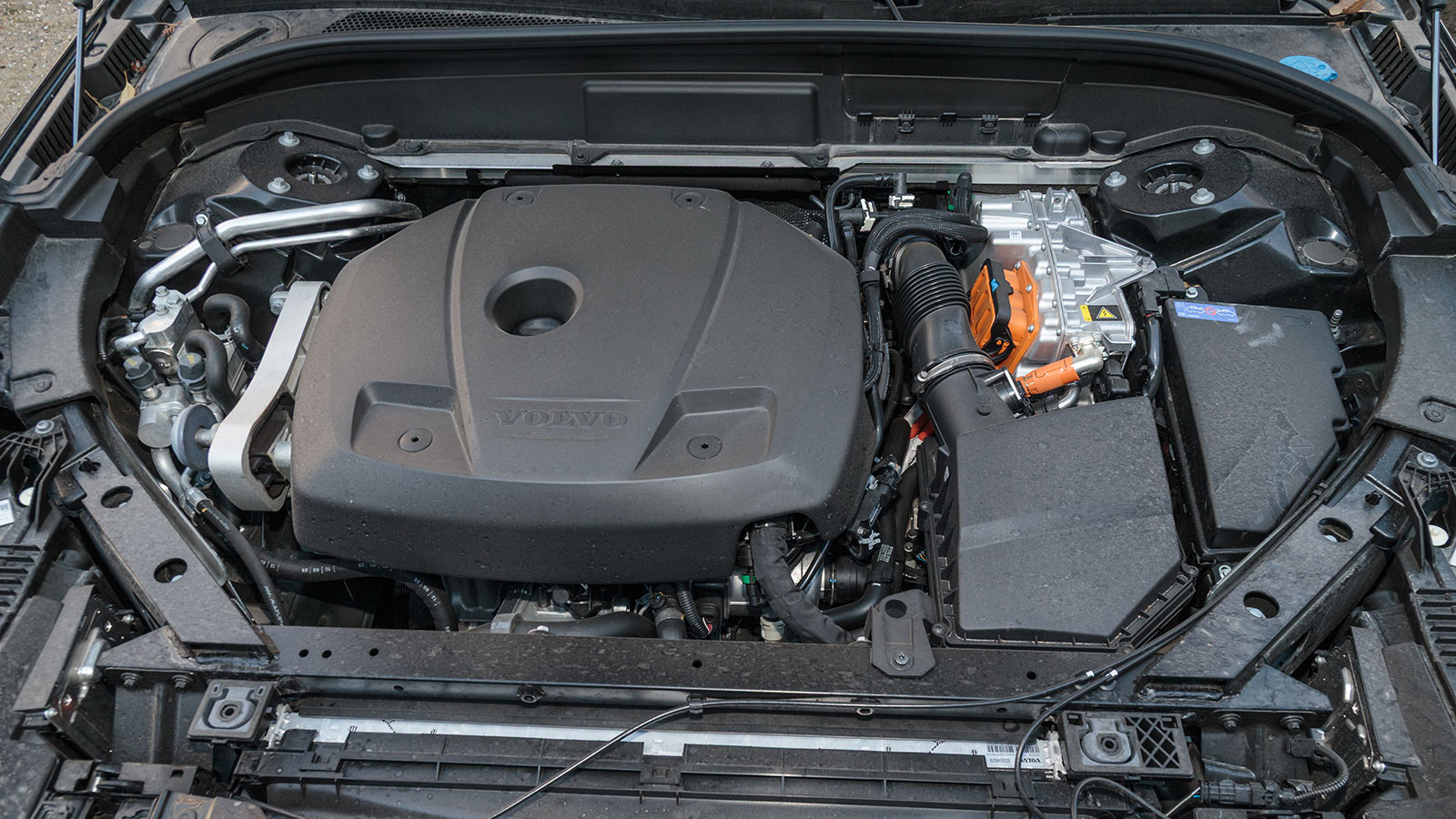 Βγάζει 70 χλμ. αμιγώς ηλεκτρικά και κάνει το 0-100 σε 5,3 δλ.