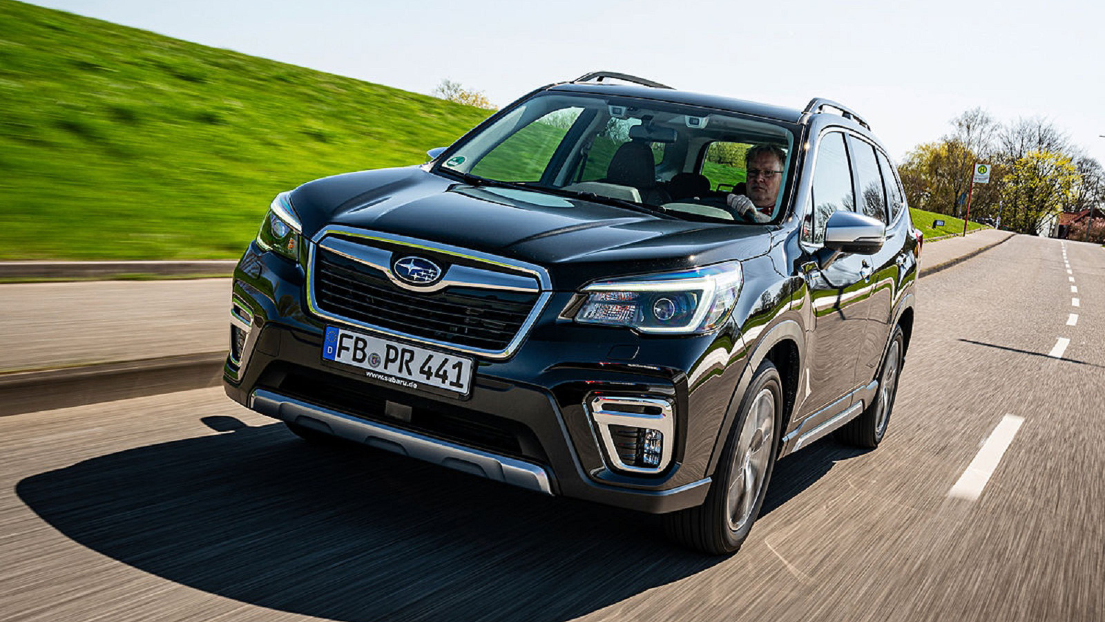 Αμιγώς υβριδικά ή plug-in-hybrid;