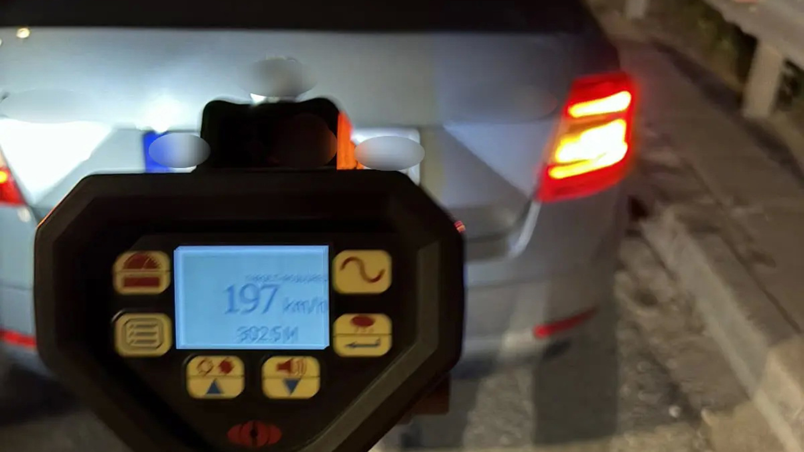 Χειροπέδες σε 22χρονο χωρίς δίπλωμα που πήγαινε με 197 χλμ./ώρα! Χειροπέδες σε 22χρονο χωρίς δίπλωμα που πήγαινε με 197 χλμ./ώρα!