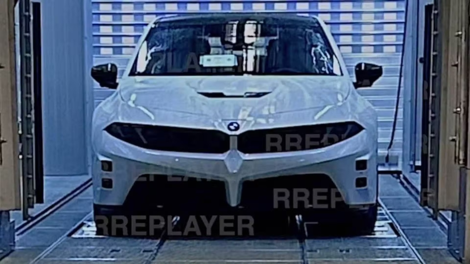 Η ηλεκτρική BMW M3 του 2027 αποκαλύπτεται μέσα από διαρροές 
