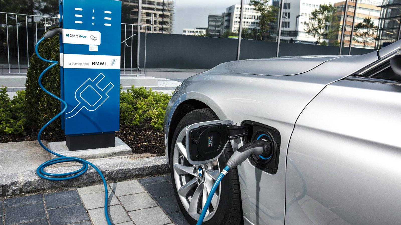 Plug-in hybrid: θα χάσουν αξία λόγω των νέων ηλεκτρικών; 