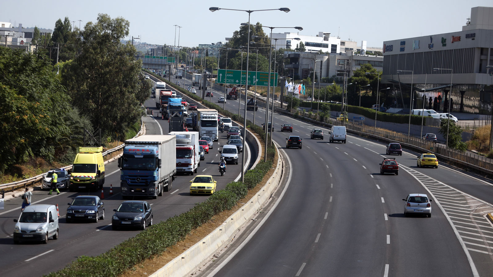 Δεδομένου ότι η κίνηση με πολύ χαμηλή ταχύτητα σε αυτοκινητοδρόμους και οδούς ταχείας κυκλοφορίας μπορεί να προκαλέσει ατυχήματα, το όριο αυξήθηκε προ μερικών χρόνων στα 70 χλμ./ώρα.