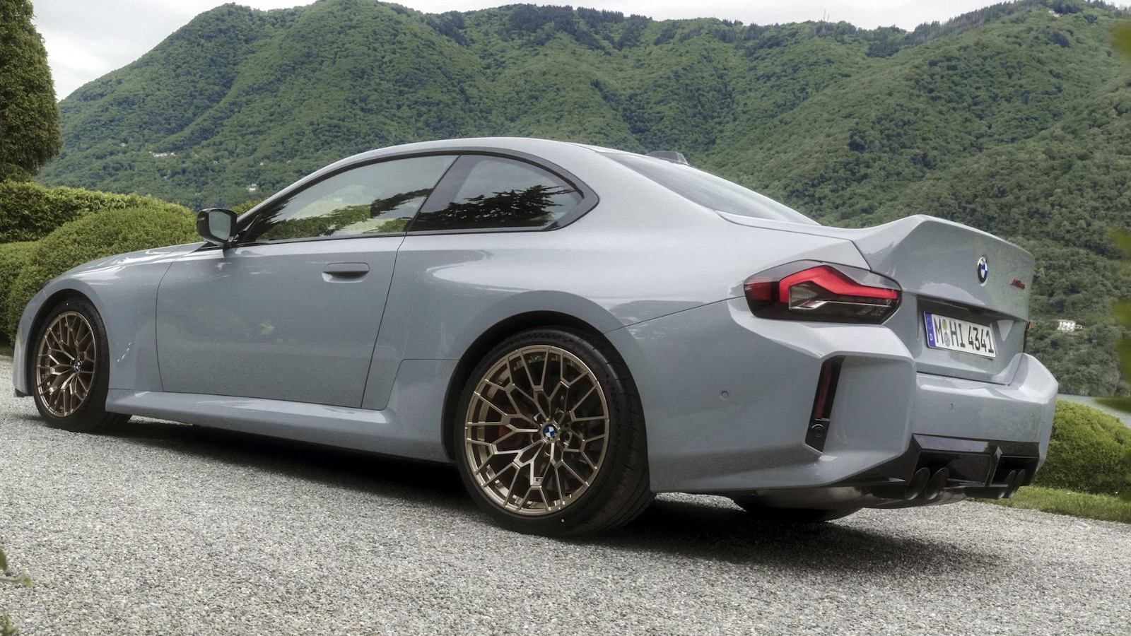 Ντεμπούτο για τη νέα BMW M2 CS με 523 ίππους και «σκληρή» εμφάνιση