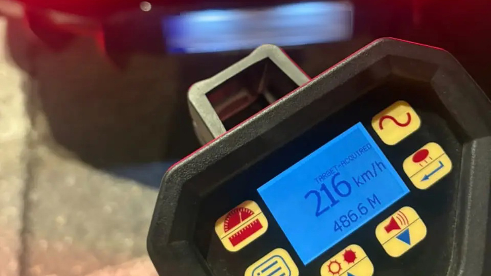 Χειροπέδες σε 2 οδηγούς που έτρεχαν με 179 και 216 χλμ./ώρα 