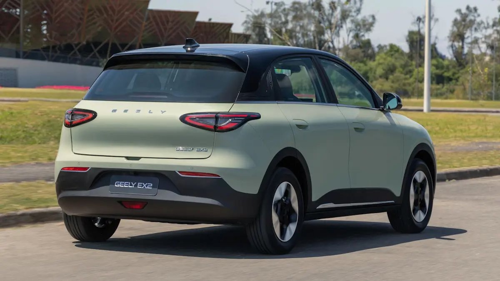 Η ευρωπαϊκή παρουσία του EX2 έχει «κλειδώσει» σε επίπεδο σχεδιασμού, με τη Geely να επιβεβαιώνει ότι το μοντέλο θα διατεθεί σε πολλές αγορές εκτός Κίνας.