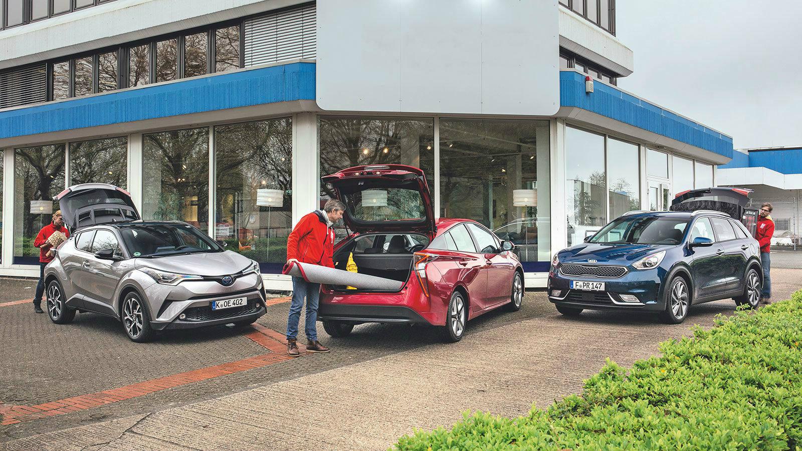 Είναι όλα ευρύχωρα, το Prius έχει πορτμπαγκάζ σαν station wagon