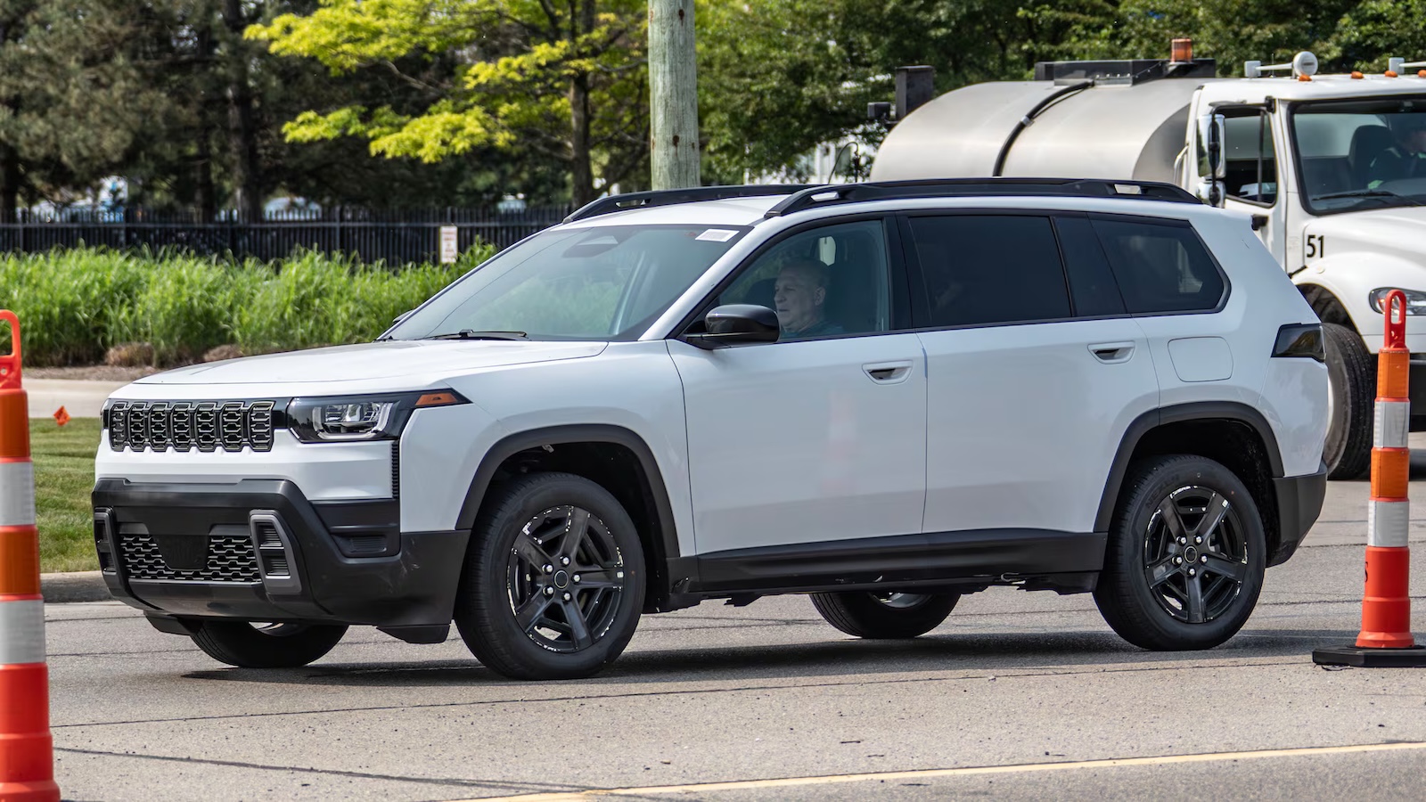 Jeep Cherokee 2026: Διέρρευσε χωρίς καμουφλάζ Jeep Cherokee 2026: Διέρρευσε χωρίς καμουφλάζ