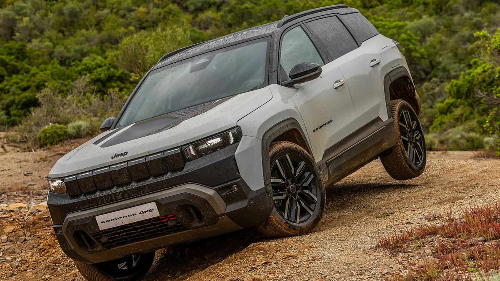Σε χαμηλότερη τιμή το ηλεκτρικό Jeep Compass 