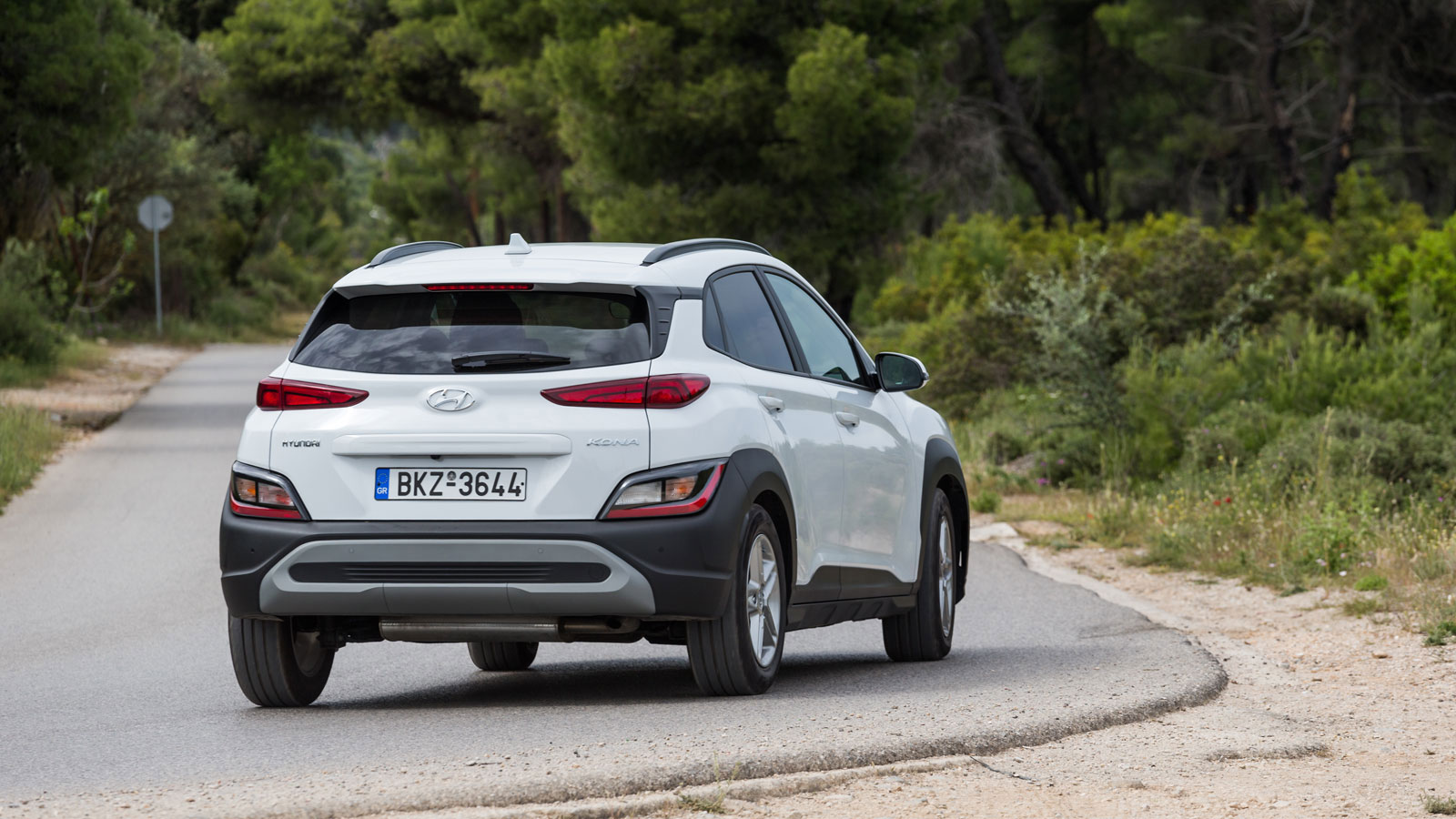 Το Hyundai Kona είναι άνετο εντός πόλης και υποδειγματικό στον αυτοκινητόδρομο