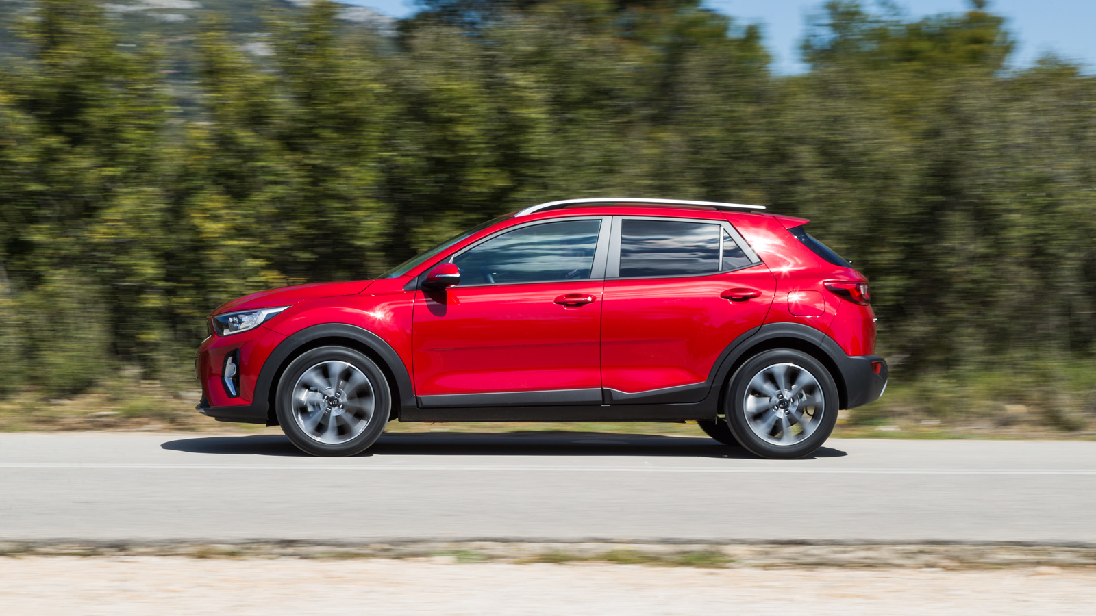 Kia Stonic: Υβριδικό, ευρύχωρο κι άνετο στο δρόμο 