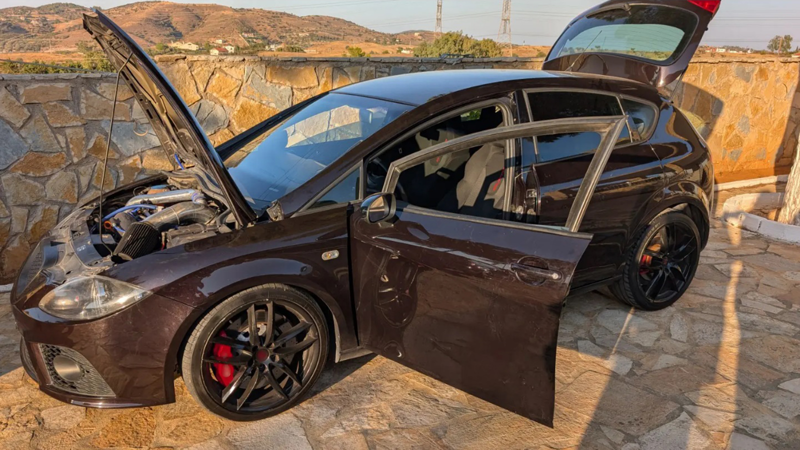 Αττική: Σπείρα έκλεβε οχήματα, τα παραποιούσε και τα πουλούσε 