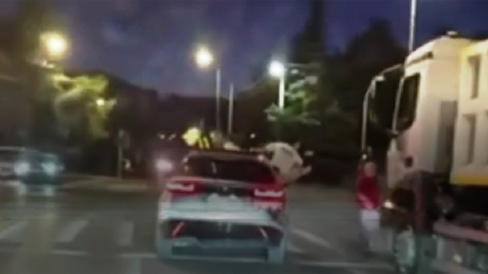 Συνελήφθη 21χρονος που πέρασε κόκκινο και κόντεψε να παρασύρει πεζό! Συνελήφθη 21χρονος που πέρασε κόκκινο και κόντεψε να παρασύρει πεζό!