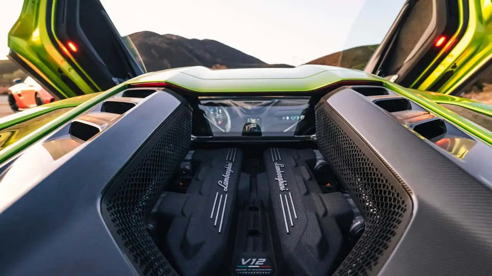 Lamborghini: Κρατάει τους βενζινοκινητήρες για όσο περισσότερο γίνεται Lamborghini: Κρατάει τους βενζινοκινητήρες για όσο περισσότερο γίνεται