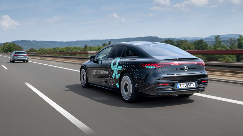 Η Mercedes-Benz έλαβε έγκριση για τη δοκιμή ειδικών φώτων σήμανσης για αυτόνομη οδήγηση στη Γερμανία