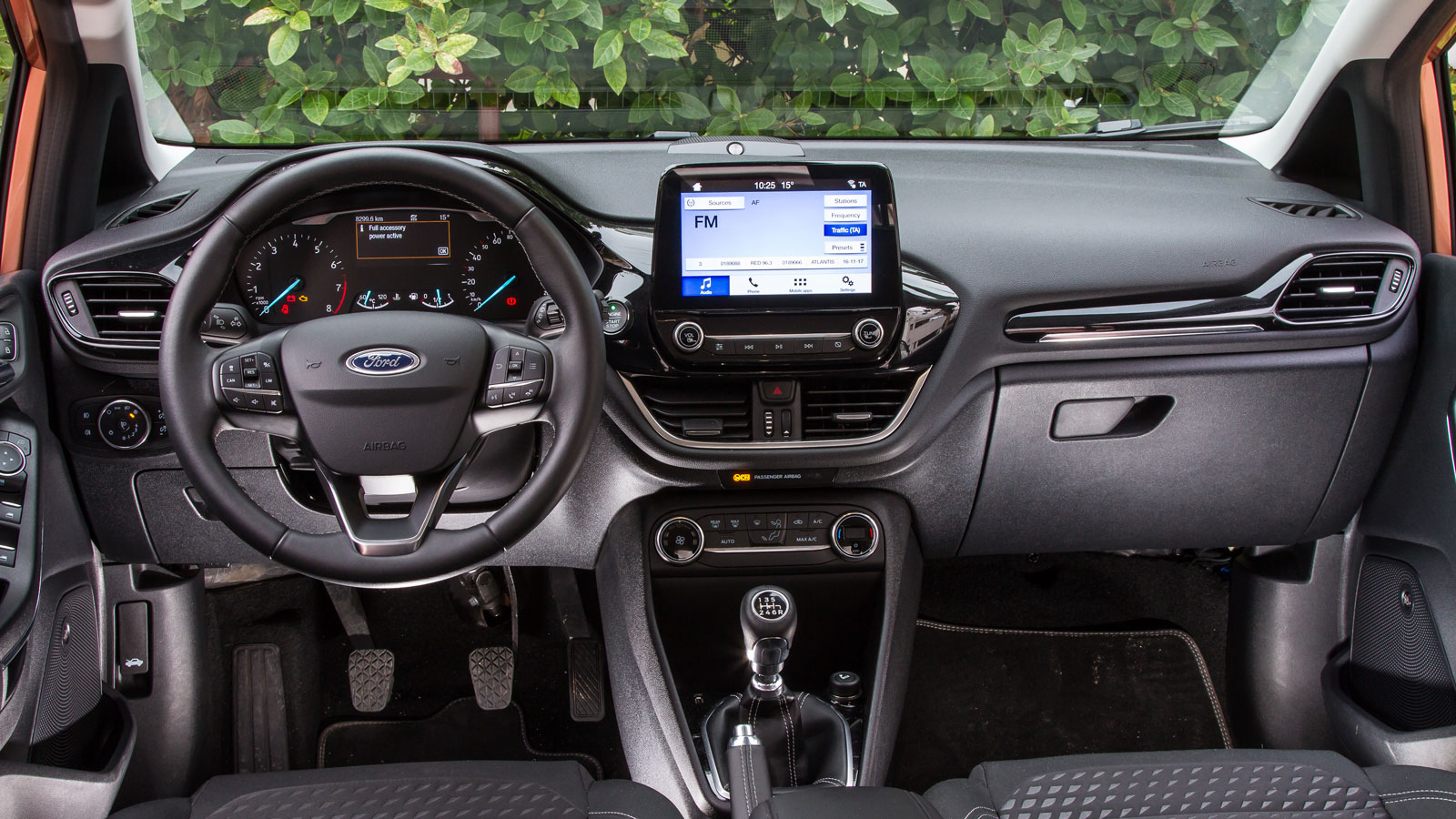 Το Ford Fiesta μπορεί να φιλοξενήσει με άνεση 4 ενήλικες, αποτέλεσμα της αύξησης των διαστάσεων και του μεταξονίου του μοντέλου