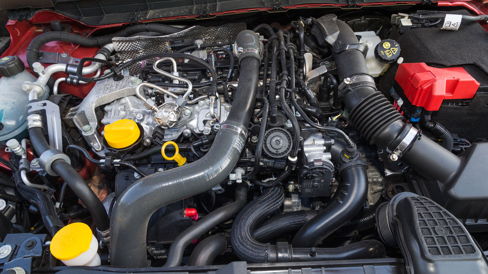 Ο κινητήρας 1,4 λίτρου του Renault Arkana χρησιμοποιείται και στο νέο Nissan Qashqai, έχει ήπια υβριδικό σύστημα και αποδίδει 140 άλογα. Καίει 8,3 λίτρα/100 χλμ