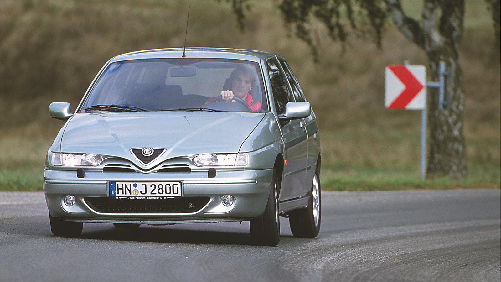 Alfa Romeo 145: To «επικό» hachback της Ιταλίας 