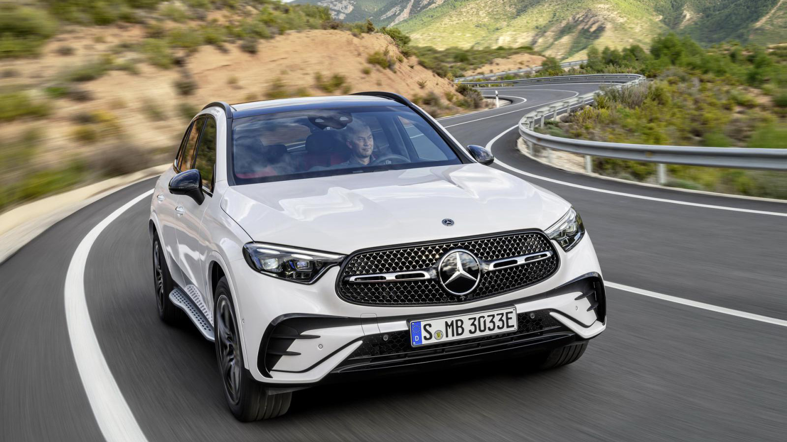 Η νέα Mercedes GLC είναι μεγαλύτερη και με 381 ίππους  