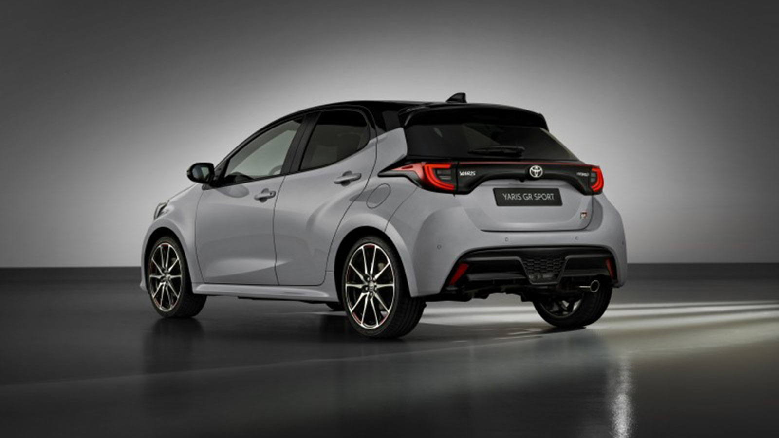 Το νέο Toyota Yaris GR Sport δεν κρύβει το DNA του