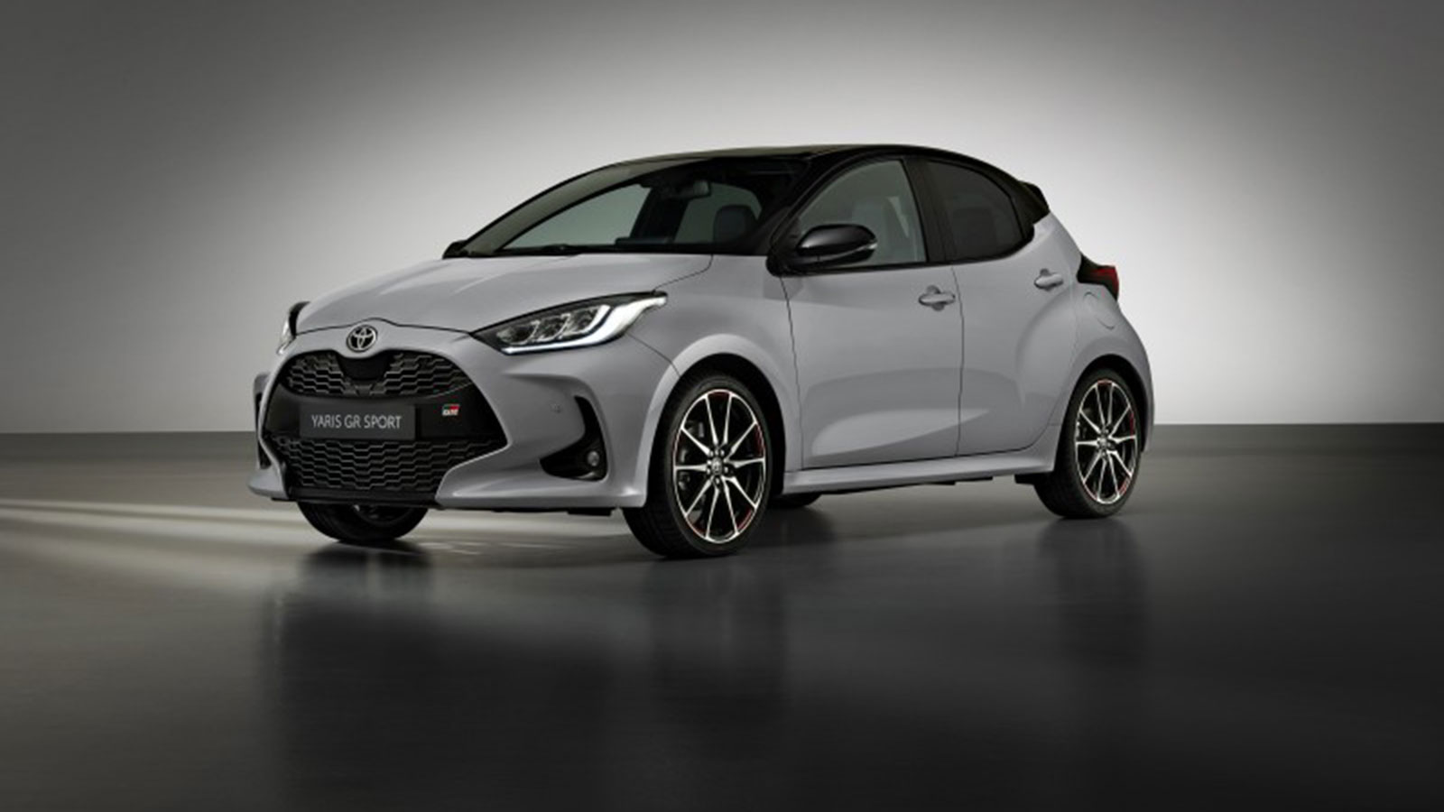 Το νέο Toyota Yaris GR Sport δεν κρύβει το DNA του