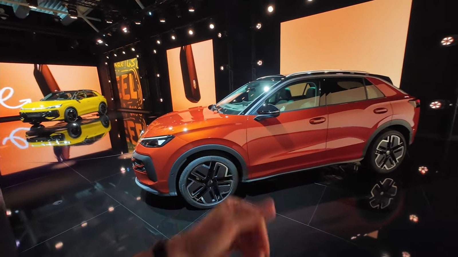 Νέο Volkswagen T-Roc: Οι πρώτες εικόνες πριν την πρεμιέρα Νέο Volkswagen T-Roc: Οι πρώτες εικόνες πριν την πρεμιέρα