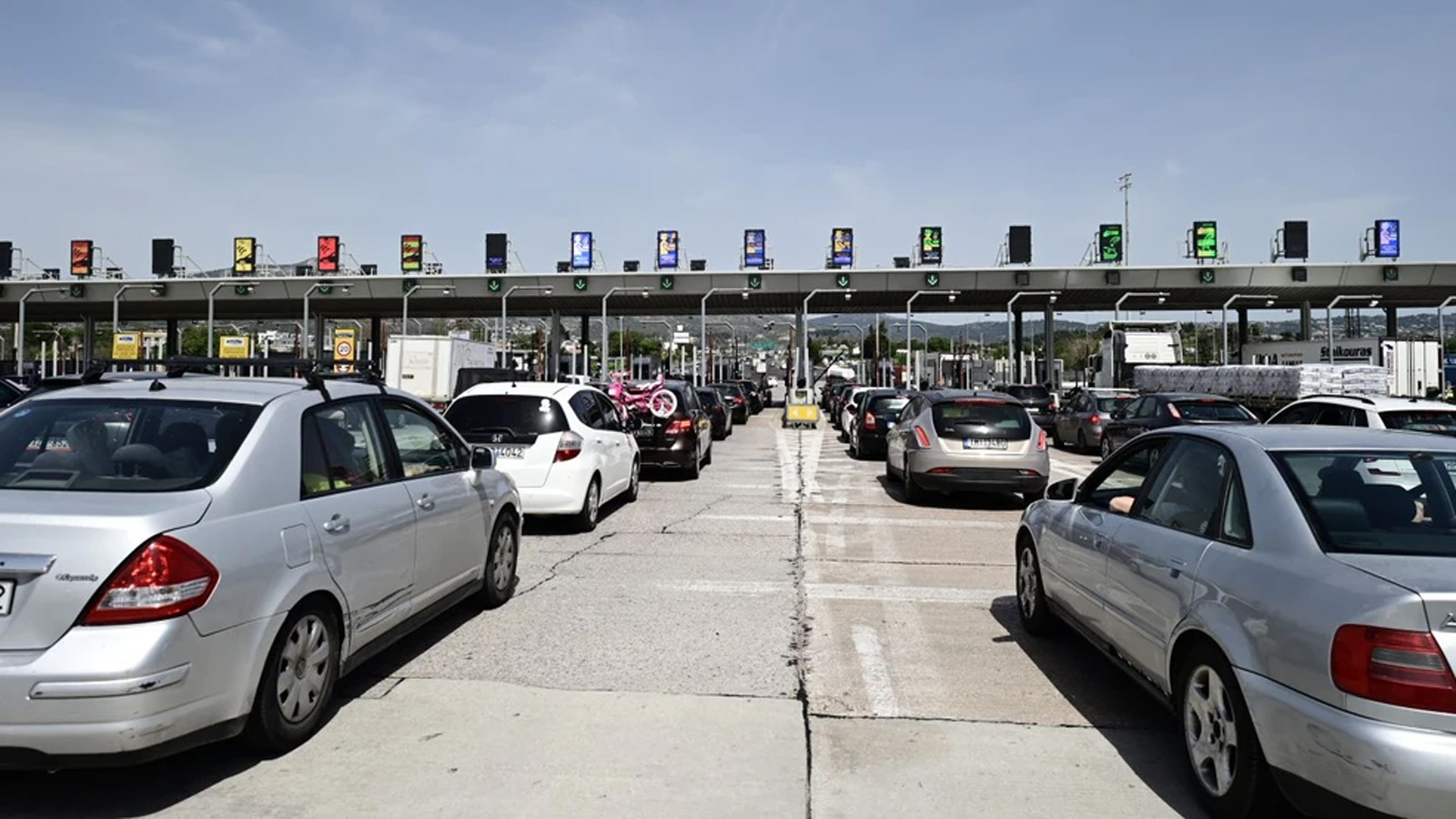 Πώς αποφεύγω την ουρά στα διόδια χωρίς e-pass; Πώς αποφεύγω την ουρά στα διόδια χωρίς e-pass;