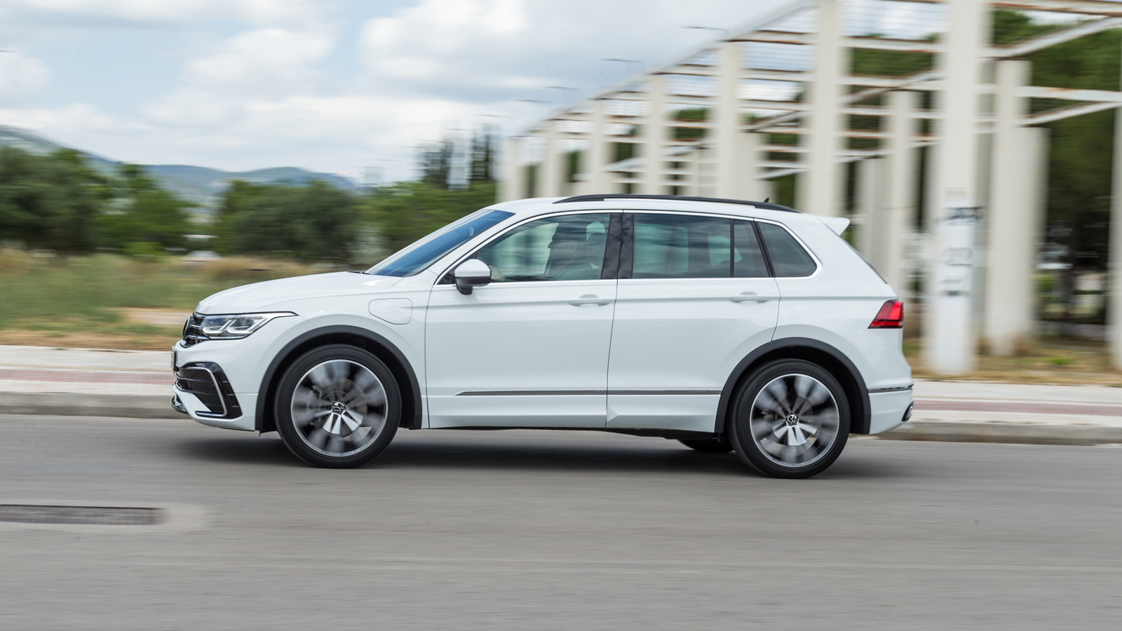  VW Tiguan eHybrid: Καίει μόλις 2 λτ./100 χλμ και έχει 245 ίππους