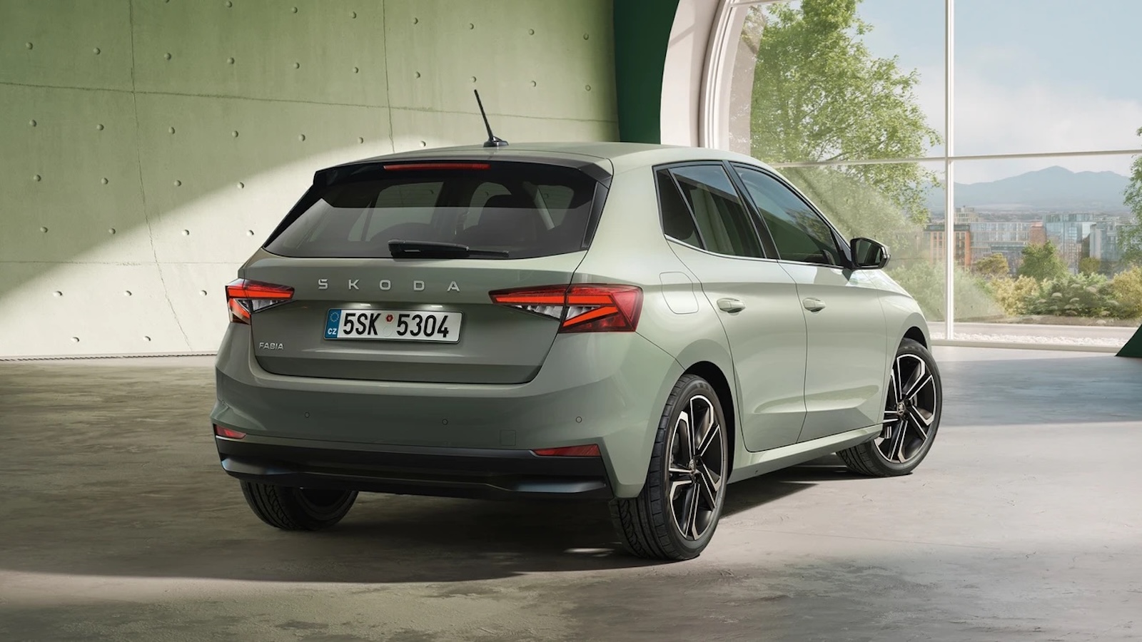Το επερχόμενο facelift θα φέρει το Fabia πιο κοντά στη νέα σχεδιαστική γλώσσα της Skoda, ονόματι «Modern Solid», η οποία εφαρμόζεται ήδη στα πρόσφατα ηλεκτρικά SUV της φίρμας.
Το επερχόμενο facelift θα φέρει το Fabia πιο κοντά στη νέα σχεδιαστική γλώσσα της Skoda, ονόματι «Modern Solid», η οποία εφαρμόζεται ήδη στα πρόσφατα ηλεκτρικά SUV της φίρμας.