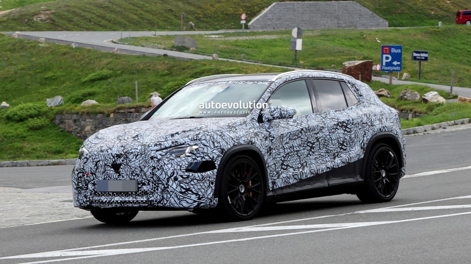 Mercedes-AMG GLA EV: Δοκιμές στα άκρα για το ηλεκτρικό SUV των 500+ ίππων! 
