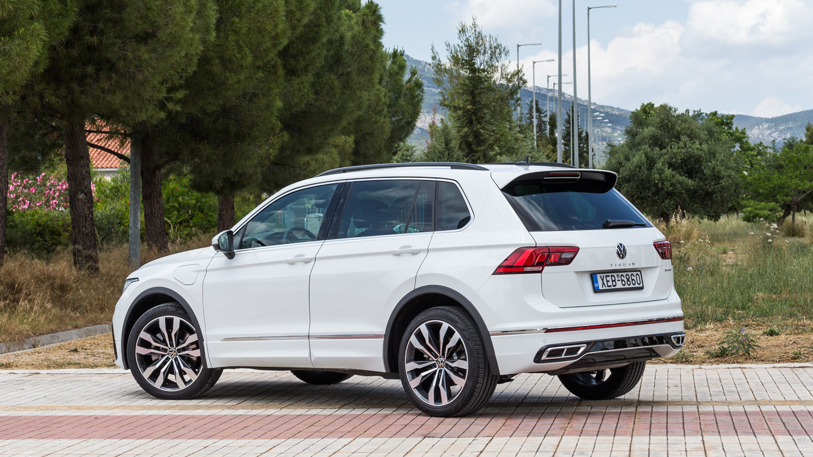  VW Tiguan eHybrid: Καίει μόλις 2 λτ./100 χλμ και έχει 245 ίππους