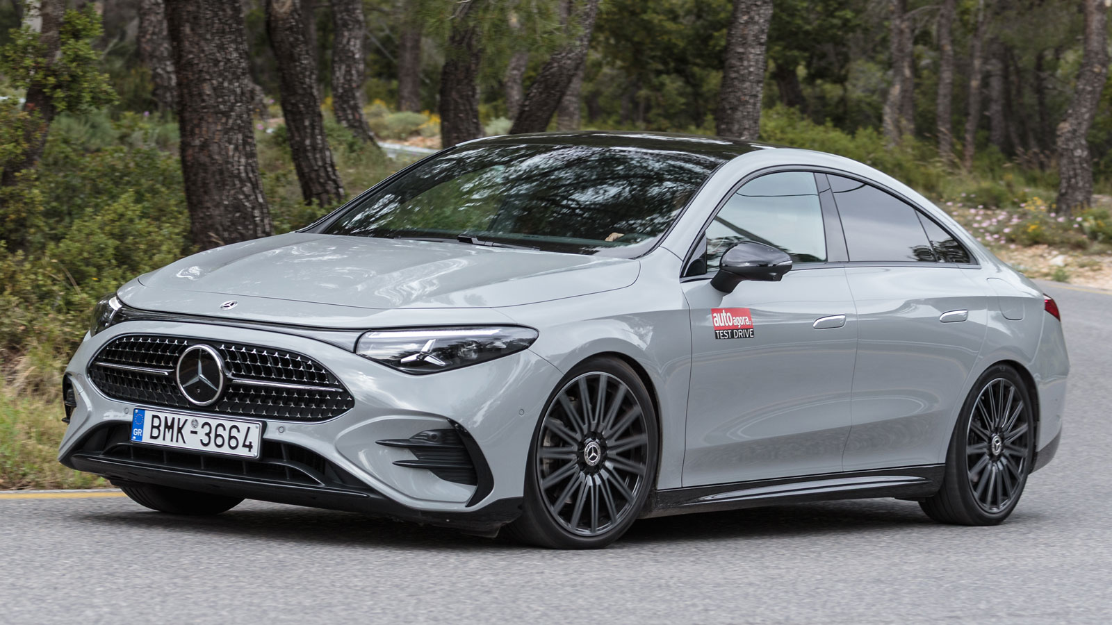 Mercedes CLA Hybrid: Πώς κινείται ηλεκτρικά & έχει κατανάλωση 5 λίτρα; 