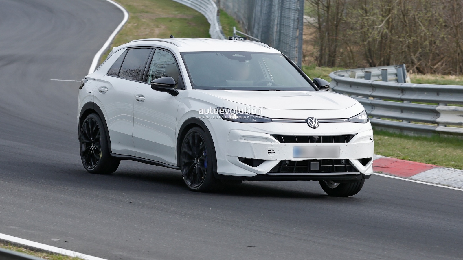 Σε φάση τελικών δοκιμών η δεύτερη γενιά του Volkswagen T-Roc R Σε φάση τελικών δοκιμών η δεύτερη γενιά του Volkswagen T-Roc R