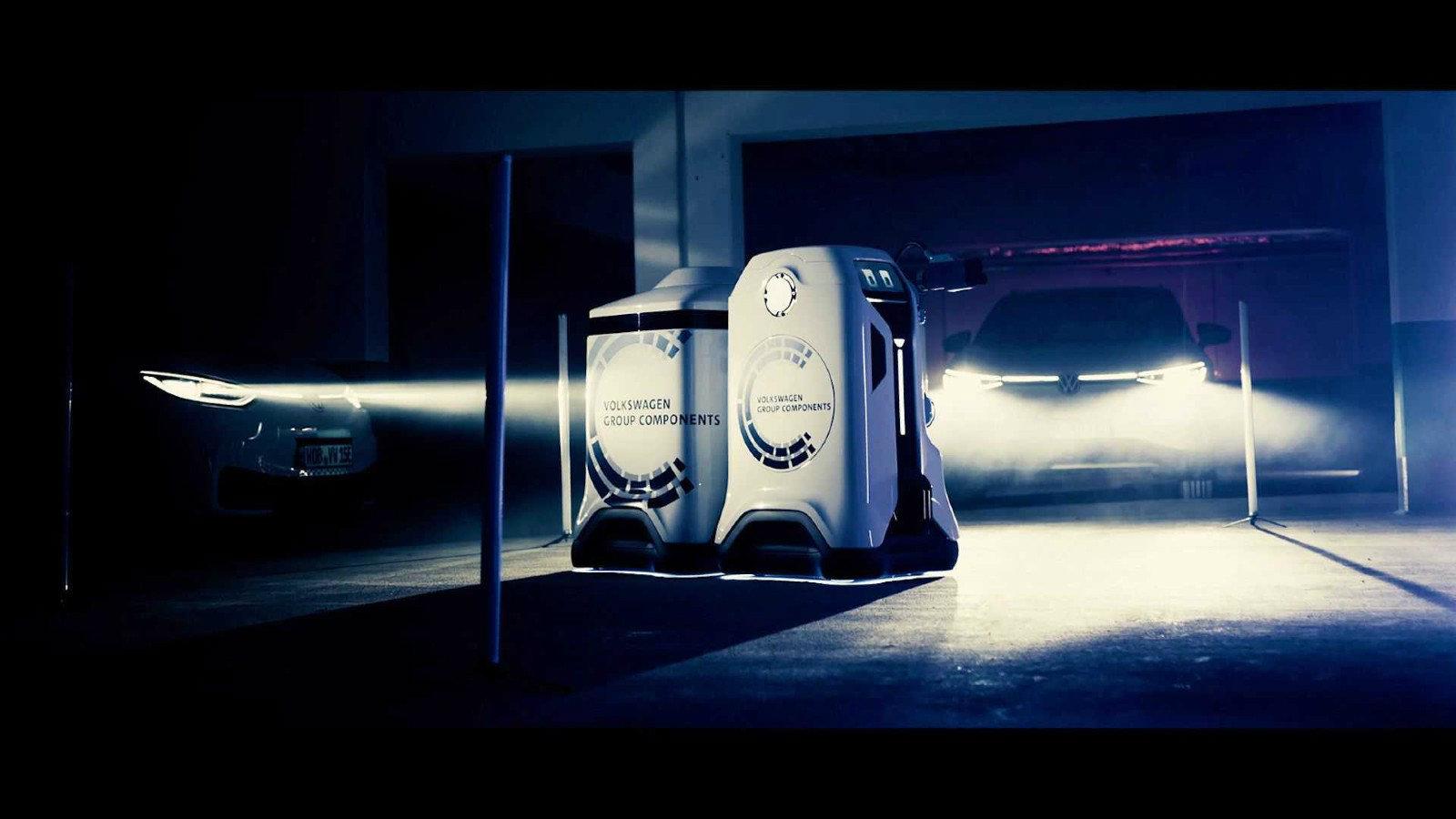 VW: Φέρνει το πρώτο αυτόνομο ρομπότ φόρτισης EV [vid]