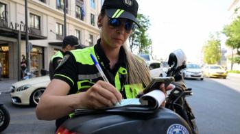 «Μηδενική ανοχή» στο κράνος: 1.097 παραβάσεις σε μία εβδομάδα – 15.261 έλεγχοι από την ΕΛ.ΑΣ.