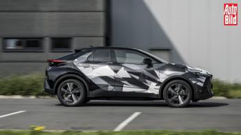 Οδηγούμε το νέο Plug-In Toyota C-HR των 223 ίππων!