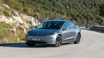 Δοκιμάζουμε και βαθμολογούμε το Tesla Model 3 Highland LR RWD 320 PS.