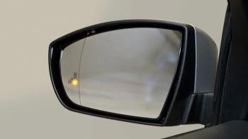 Τι κάνει το λαμπάκι που ανάβει στον πλαϊνό καθρέπτη;