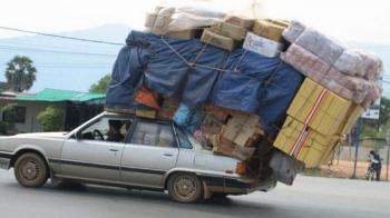 Υπερφορτωμένα αυτοκίνητα: είναι δυνατόν να διασχίζουν την πόλη ανενόχλητα;