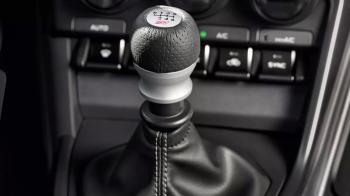 Η Subaru ρωτάει το κοινό της εάν θέλει SUV με χειροκίνητο κιβώτιο!